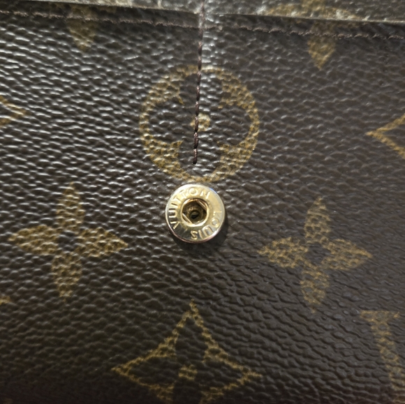Authentic Louis Vuitton luxurious long monogram wallet in great condition - Picture 7 of 16